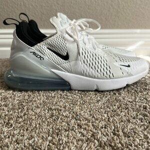 Men’s 11.5 White Nike 270’s